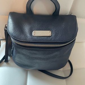 Marc by Marc Jacobs Navy Blue
Cross body handle bag